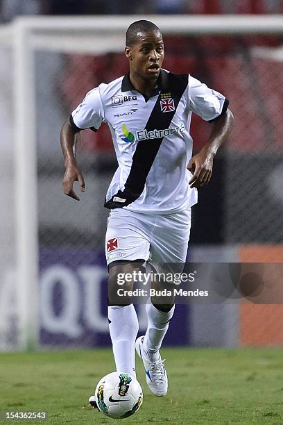 Dede of Vasco in action during a match between Botafogo and Vasco as part of the Brazilian Championship Serie A at Engenhao stadium on October 18,...