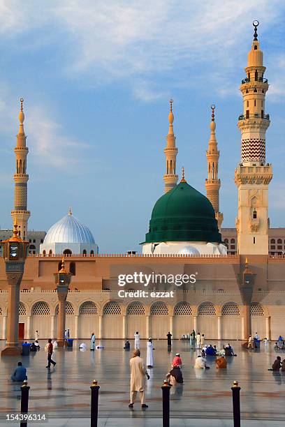 prophet mousqe - madina mosque stock pictures, royalty-free photos & images