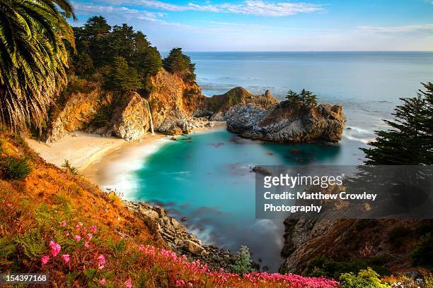 protected cove and mcway falls - big sur 個照片及圖片檔