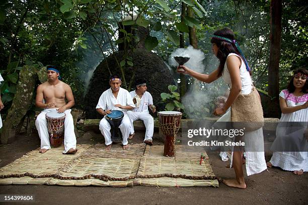 Aztec Purification Ritual Aztec Temazcal Sweat Lodge Purification Ceremony Foto de stock - Getty ...