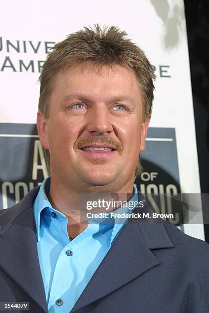 Joe Diffie poses backstage after the 37th Annual Academy of Country Music Awards May 22, 2002 at the Universal Amphitheatre in Los Angeles, CA.