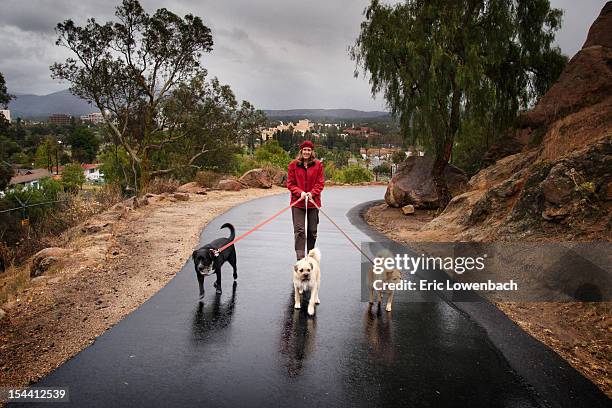 rainy walk - riverside california fotografías e imágenes de stock