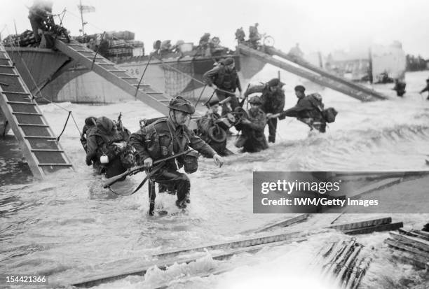 Operation Overlord : D-Day 6 June 1944, The British 2nd Army: Royal Marine Commandos of Headquarters, 4th Special Service Brigade, making their way...