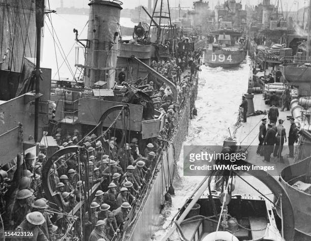 The British Army In The UK: Evacuation From Dunkirk, May - June 1940, Destroyers filled with evacuated British troops berthing at Dover, 31 May 1940.