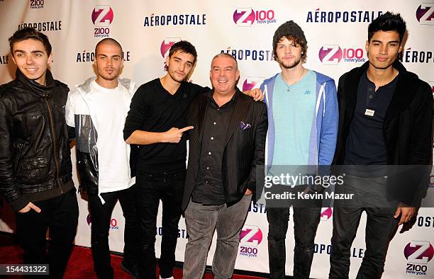 S Elvis Duran and Nathan Sykes, Tom Parker, Max George, Jay McGuiness and Siva Kaneswaran of The Wanted arrive at Z100's Jingle Ball 2012, presented...