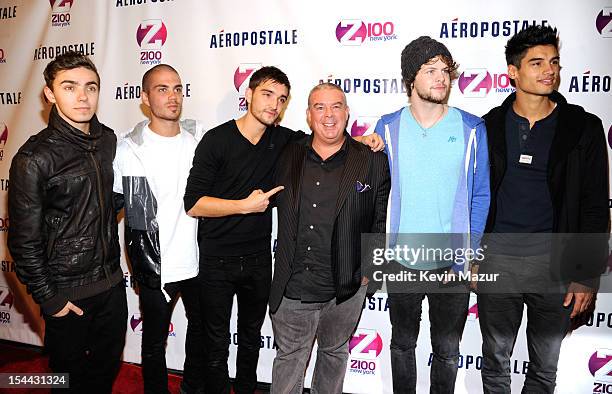 S Elvis Duran and Siva Kaneswaran, Tom Parker, Max George, Jay McGuiness and Nathan Sykes of The Wanted arrive at Z100's Jingle Ball 2012, presented...