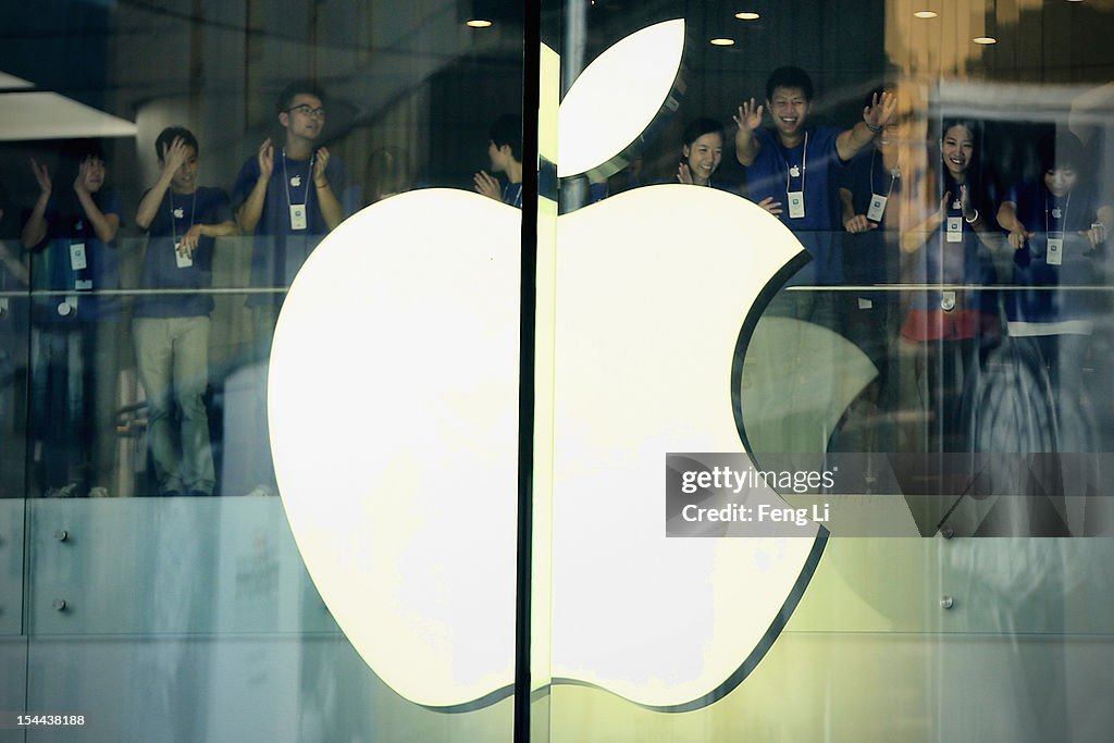 Apple's Biggest Flagship Store In Asia Opens In Beijing