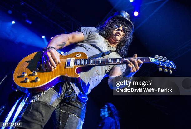 Slash Manips Slash In Concert At Le Zenith Photos and Premium High Res Pictures ...