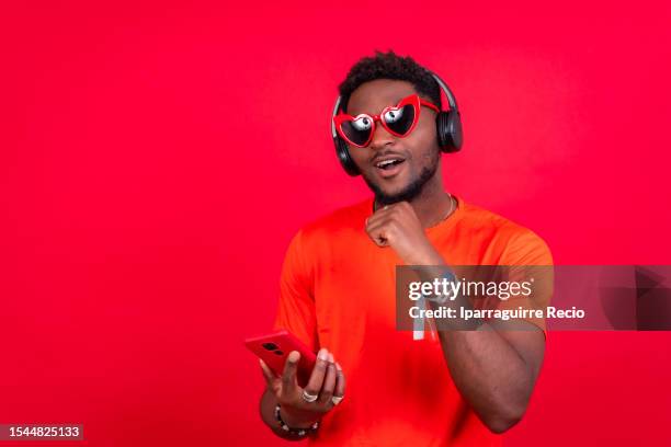 rapper holding microphone photos and premium high res... Rapper Holding Microphone Photos and Premium High Res Pictures - Getty ...
