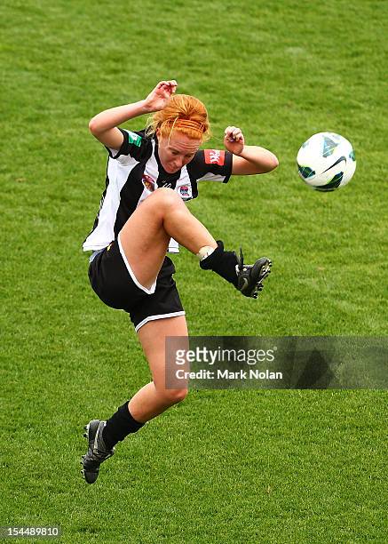 Tori Huster of the Jets in action during the round one W-League match between Sydney FC and the Newcastle Jets at Leichhardt Oval on October 21, 2012...