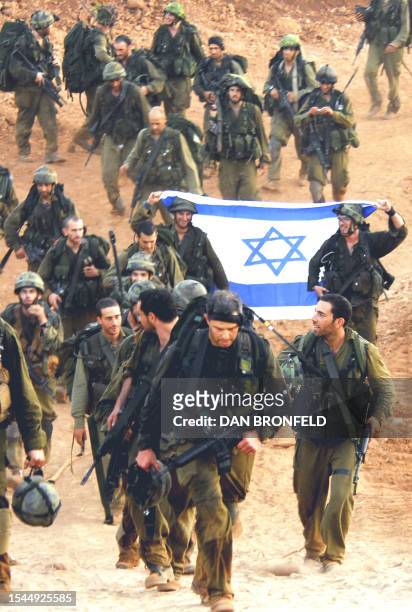 In this image made available by the Israeli Defence Force, Israeli soldiers arrive at the Israel-Lebanon border from south Lebanon, 15 August 2006. A...