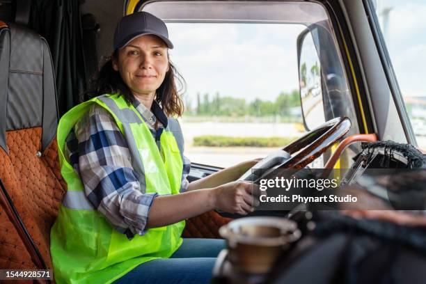 female truck driver - trucker stockfoto's en -beelden