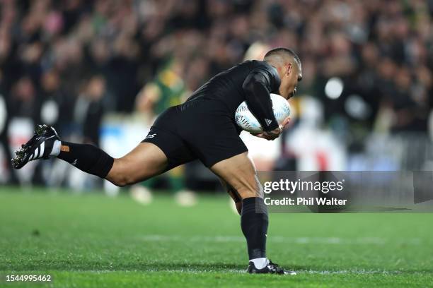 Aaron Smith of New Zealand scores a try during The Rugby Championship match between the New Zealand All Blacks and South Africa Springboks at Mt...