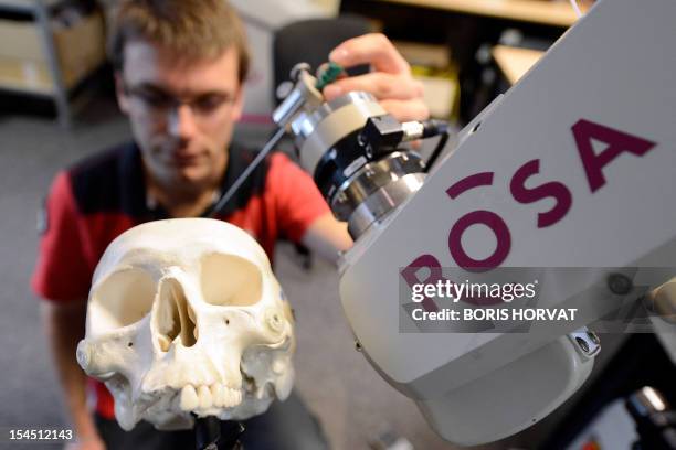 Med Tech Rosa Neurological Checks Photos and Premium High Res Pictures - Getty Images