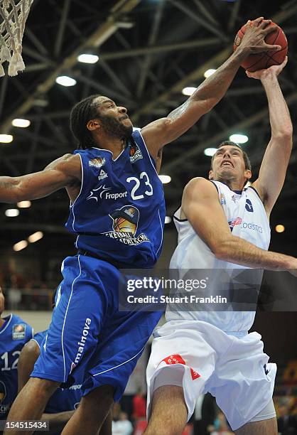 Keith Waleszkowski of Bremerhaven challenges for the ball with Quantez Robertson of Fraport during the Beko BBL basketball match between Eisbaeren...