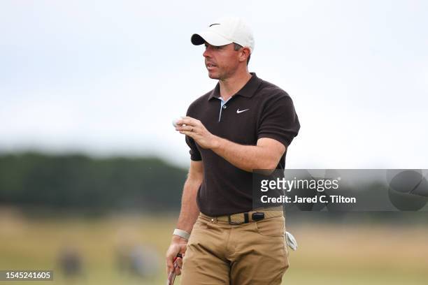 Rory McIlroy of Northern Ireland acknowledges the crowd after a birdie on the 3rd green during Day Three of the Genesis Scottish Open at The...