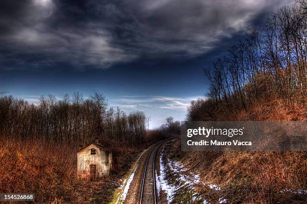 casello abbandonato - abbandonato stock pictures, royalty-free photos & images