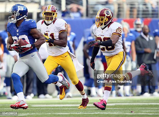 Wide receiver Victor Cruz of the New York Giants makes a catch and runs it in for the game winning touchdown against the Washington Redskins during...