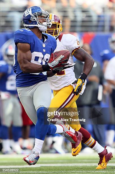 Wide receiver Victor Cruz of the New York Giants makes a catch and runs it in for the game winning touchdown against the Washington Redskins during...