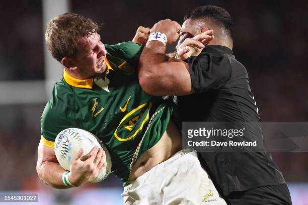 Kwagga Smith of South Africa is tackled by Samisoni Taukei’aho of New Zealand during The Rugby Championship match between the New Zealand All Blacks...