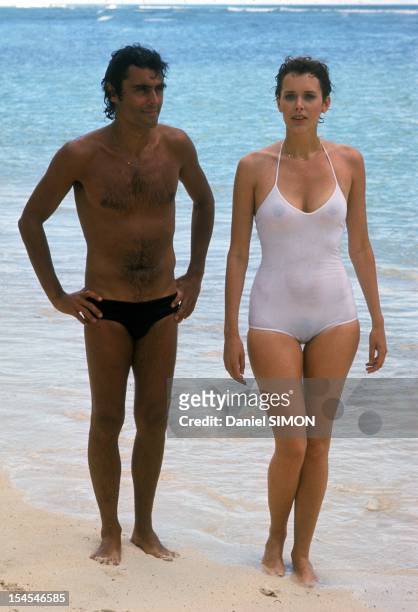 Actress Sylvia Kristel with her partner on set of movie 'Good Bye Emmmanuelle' directed by Francois Leterrier in April 1977 in Seychelles.