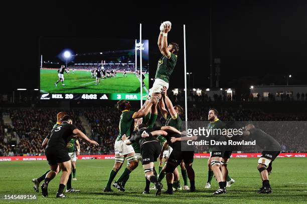 Lood de Jager of South Africa wins a lineout during The Rugby Championship match between the New Zealand All Blacks and South Africa Springboks at Mt...