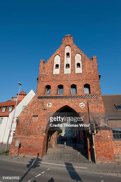 wassertor in wismar - wismar stock pictures, royalty-free photos & images