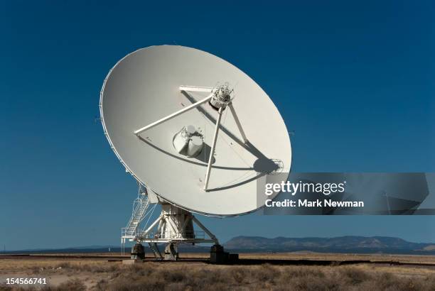 very large array radio-telescope - radio telescope stock pictures, royalty-free photos & images