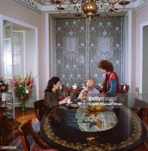 The tea time for Mstislav Rostropovich, Galina Vishnevskaya his wife and their eldest daughter Olga cellist and model, in their Paris apartment. The...