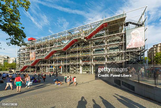 pompidou centre, paris - centre pompidou stockfoto's en -beelden