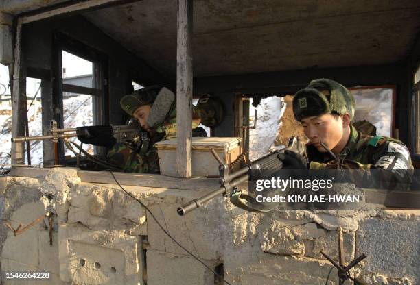 South Korean soldiers guard in fornt of a barbed-wire fence near the demilitarized zone in Hwacheon, north of Seoul, 21 December 2006. South Korea...