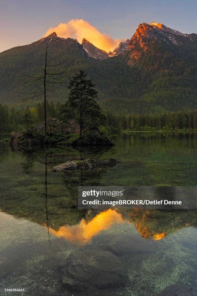 Sunrise at Hintersee, the Watzmann is reflected in Hintersee, at the favourite place of the former Prince Regent Luitpold of Bavaria, Ramsau, Berchtesgadner Land, Upper Bavaria, Bavaria, Germany