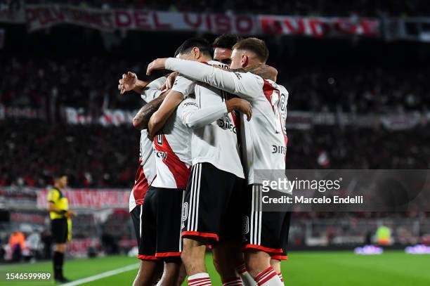 Nicolas de la Cruz of River Plate celebrates with teammates after scoring the team's second goal during a match between River Plate and Estudiantes...
