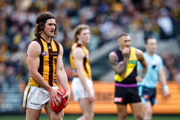Jai Newcombe of the Hawks lines up for goal during the 2023 AFL Round 19 match between the Richmond Tigers and the Hawthorn Hawks at the Melbourne...