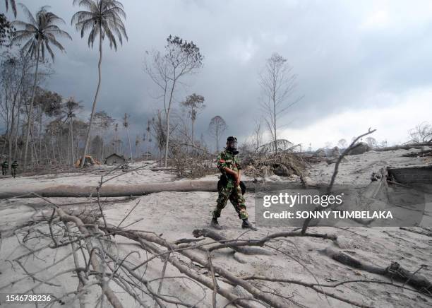 2010 Eruptions Of Mount Merapi Photos and Premium High Res Pictures ...