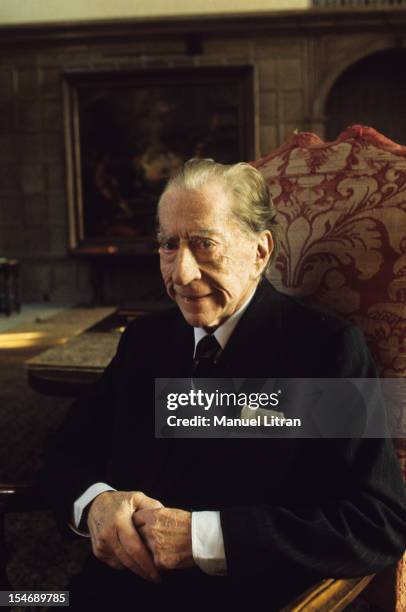 England, in January 1973, billionaire Paul GETTY home, sitting in an armchair in his castle of the sixteenth century, Sulton Palace, 40 km from...