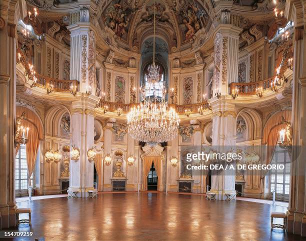 Murano chandelier and frescoes by Domenico and Giuseppe Valeriani with mythological scenes of the Triumph of Diana, Central hall, Stupinigi's Little...