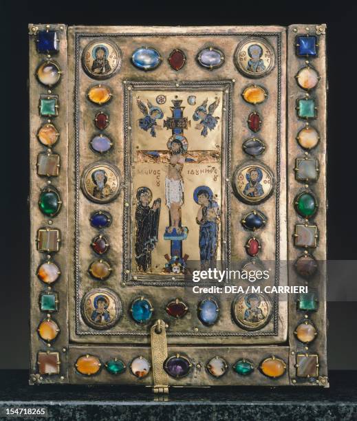 Reliquary of the True Cross in silver gilt and enamel, The Treasury, St Mark's Basilica, Venice. Byzantine Goldsmith art, 10th-11th century.