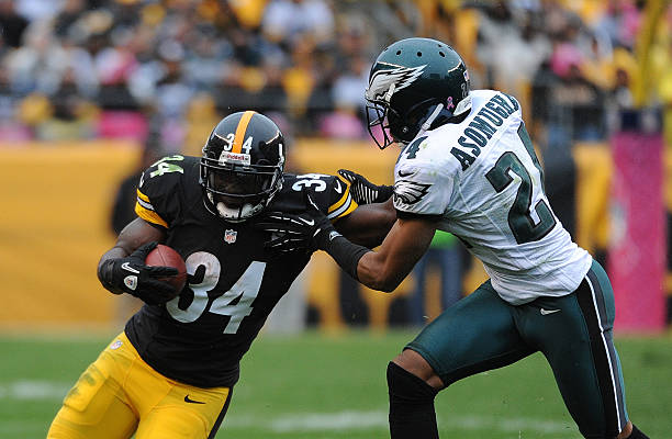 Running back Rashard Mendenhall of the Pittsburgh Steelers runs against cornerback Nnamdi Asomugha of the Philadelphia Eagles at Heinz Field on...