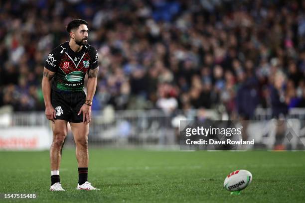 Shaun Johnson of the Warriors lines up a kick at goalduring the round 20 NRL match between the New Zealand Warriors and the Cronulla Sharks at Mt...
