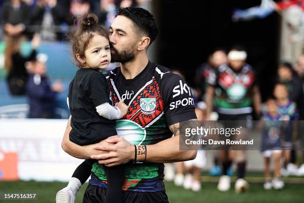 Shaun Johnson of the Warriors with daughter Millah runs out fo the round 20 NRL match between the New Zealand Warriors and the Cronulla Sharks at Mt...