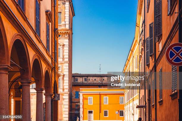 historic buildings in modena, italy - módena fotografías e imágenes de stock