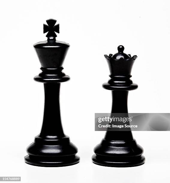 chess king and queen pieces - king chess piece stock-fotos und bilder