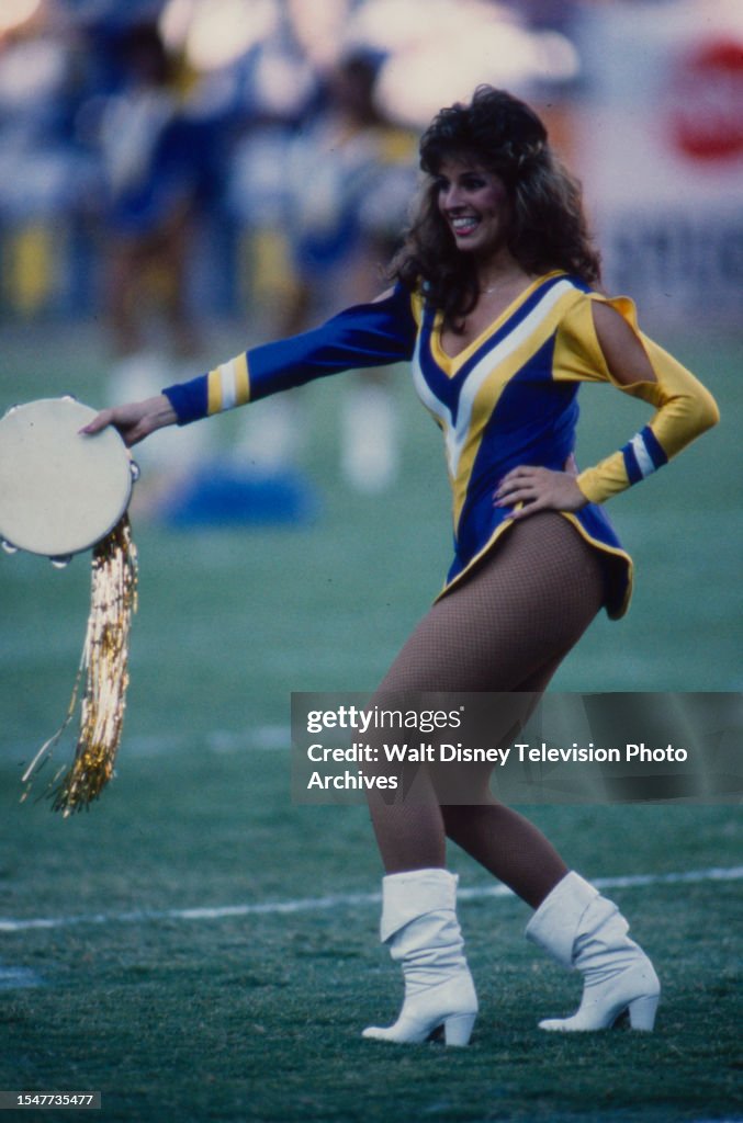 Cheerleader at NFL Football, Dallas Cowboys vs Los Angeles Rams, at News  Photo - Getty Images