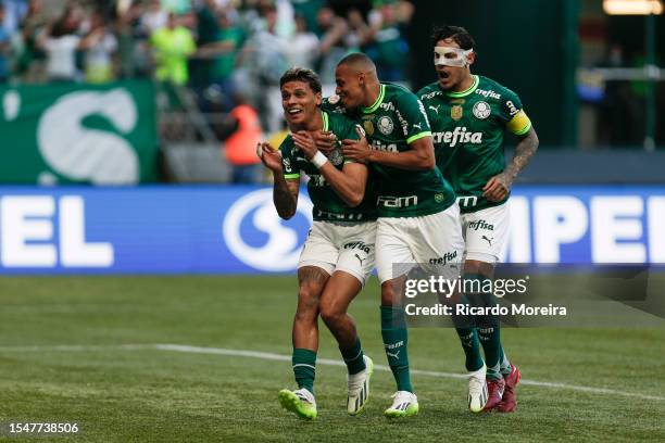 Richard Rios of Palmeiras celebrates with teammates after scoring the team's first goal during the match between Palmeiras and Fortaleza as part of...
