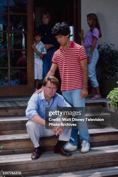 Simi Valley, CA Melinda Dillon, Lukas Haas, Roxana Zal, Martin Sheen, Matthew Labyorteaux appearing in the ABC tv movie 'Shattered Spirits'.