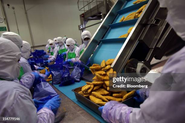 Chicken Fillets Pacaging Frozen Chicken Packaging Photos and Premium High Res Pictures - Getty ...