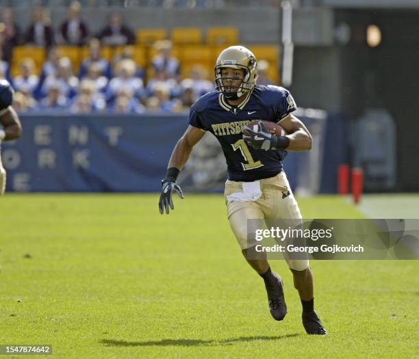 Wide receiver Larry Fitzgerald of the University of Pittsburgh Panthers runs with the football after catching a pass against the Syracuse University...