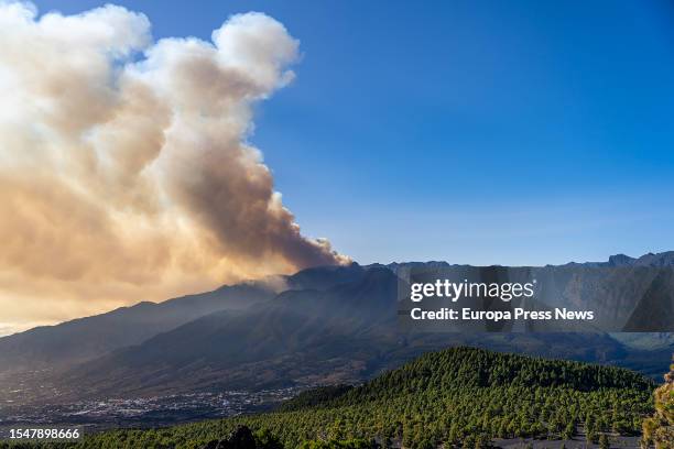 Smoke caused by the flames of the La Palma fire, on 16 July, 2023 in Puntagorda, La Palma, Canary Islands, Spain. This fire declared in the early...