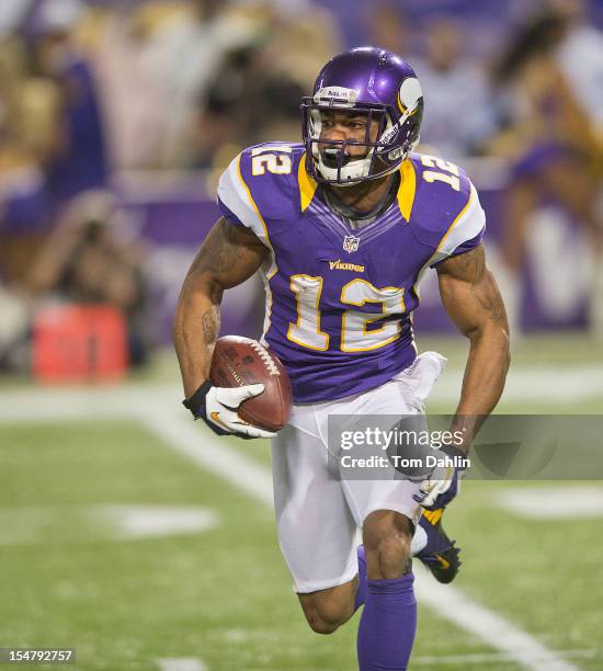 Percy Harvin of the Minnesota Vikings carries the ball during an NFL game against the Tampa Bay Buccaneers at Mall of America Field at the Hubert H....